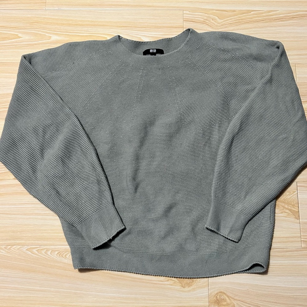 Uniqlo 100% Cotton long sleeves sweater in sage green women’s size Large